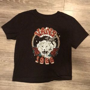 Cute cropped Vans logo tee